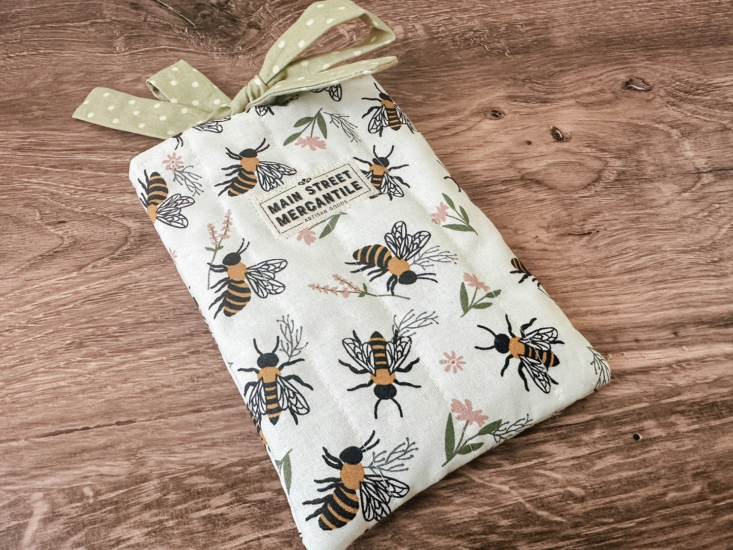 Bee Tied Bow Quilted Kindle E-Reader Sleeve