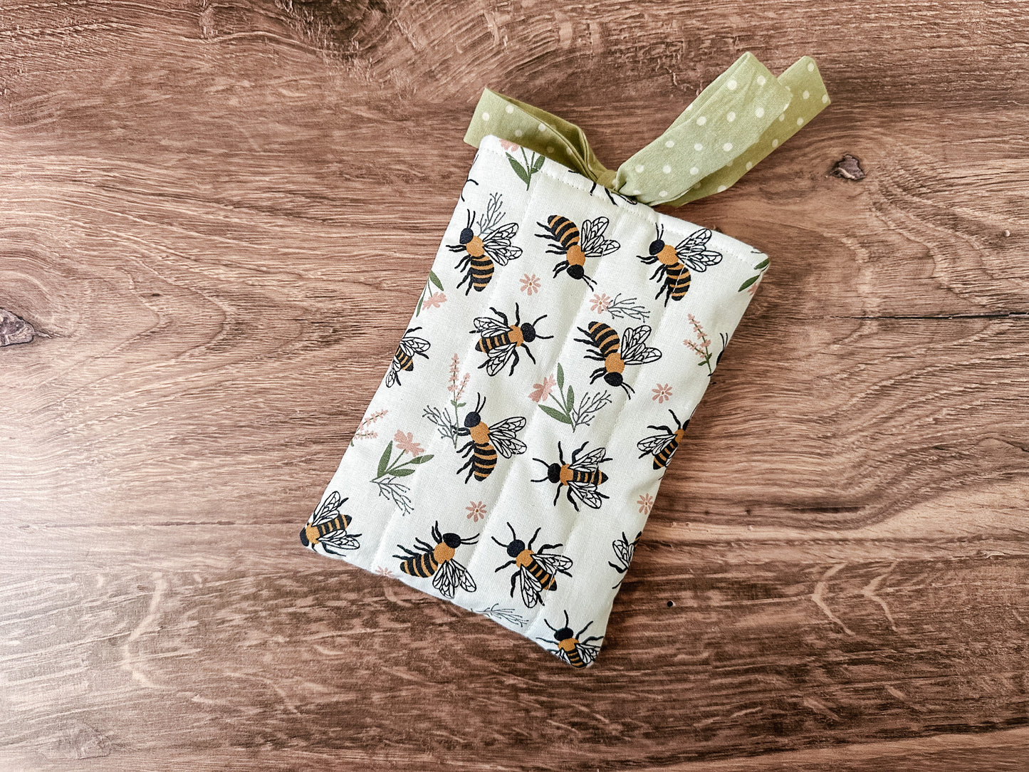 Bee Tied Bow Quilted Kindle E-Reader Sleeve