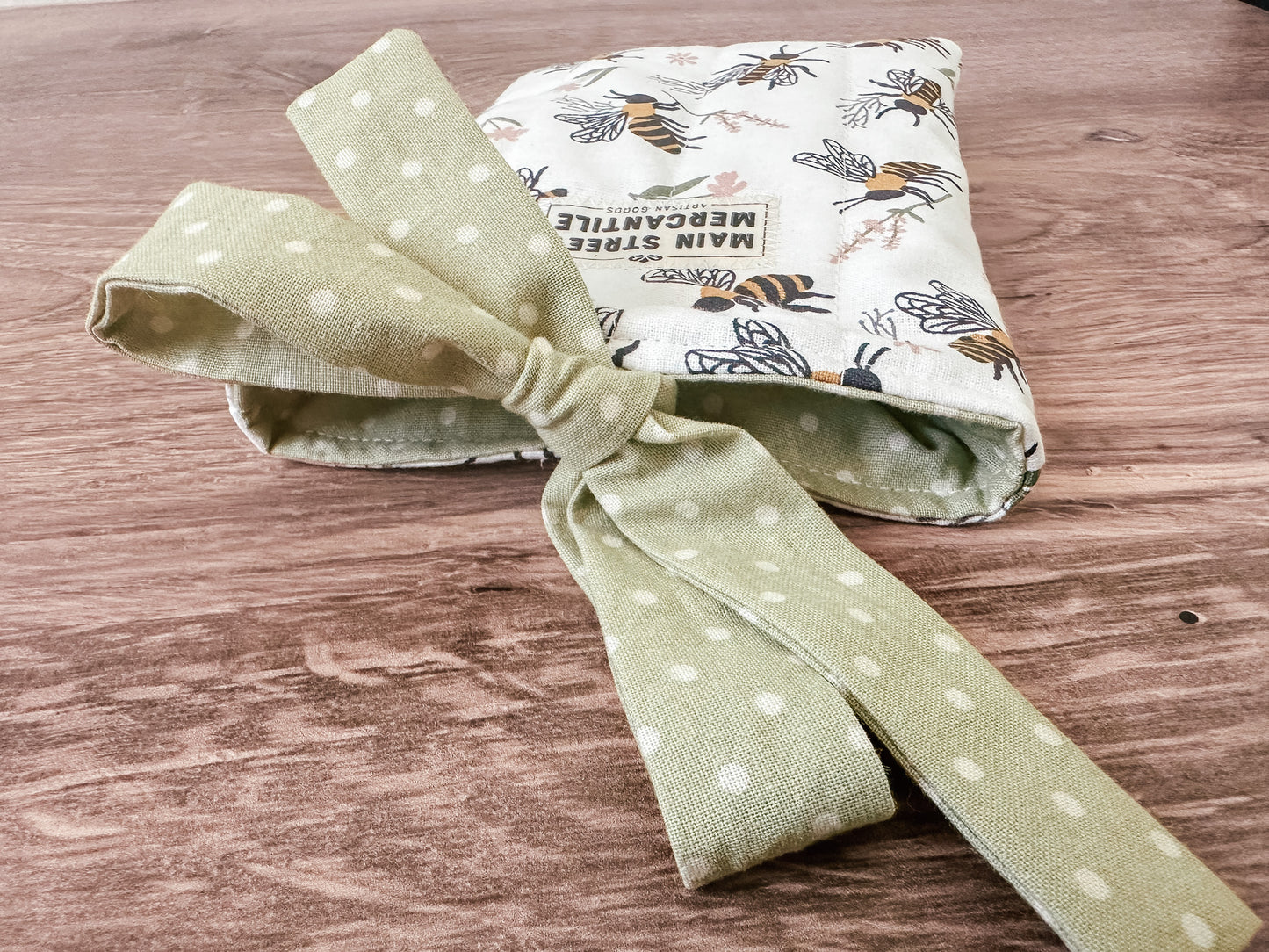 Bee Tied Bow Quilted Kindle E-Reader Sleeve