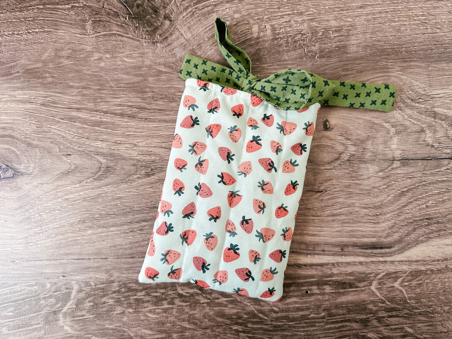Strawberry Tied Bow Quilted Kindle E-Reader Sleeve