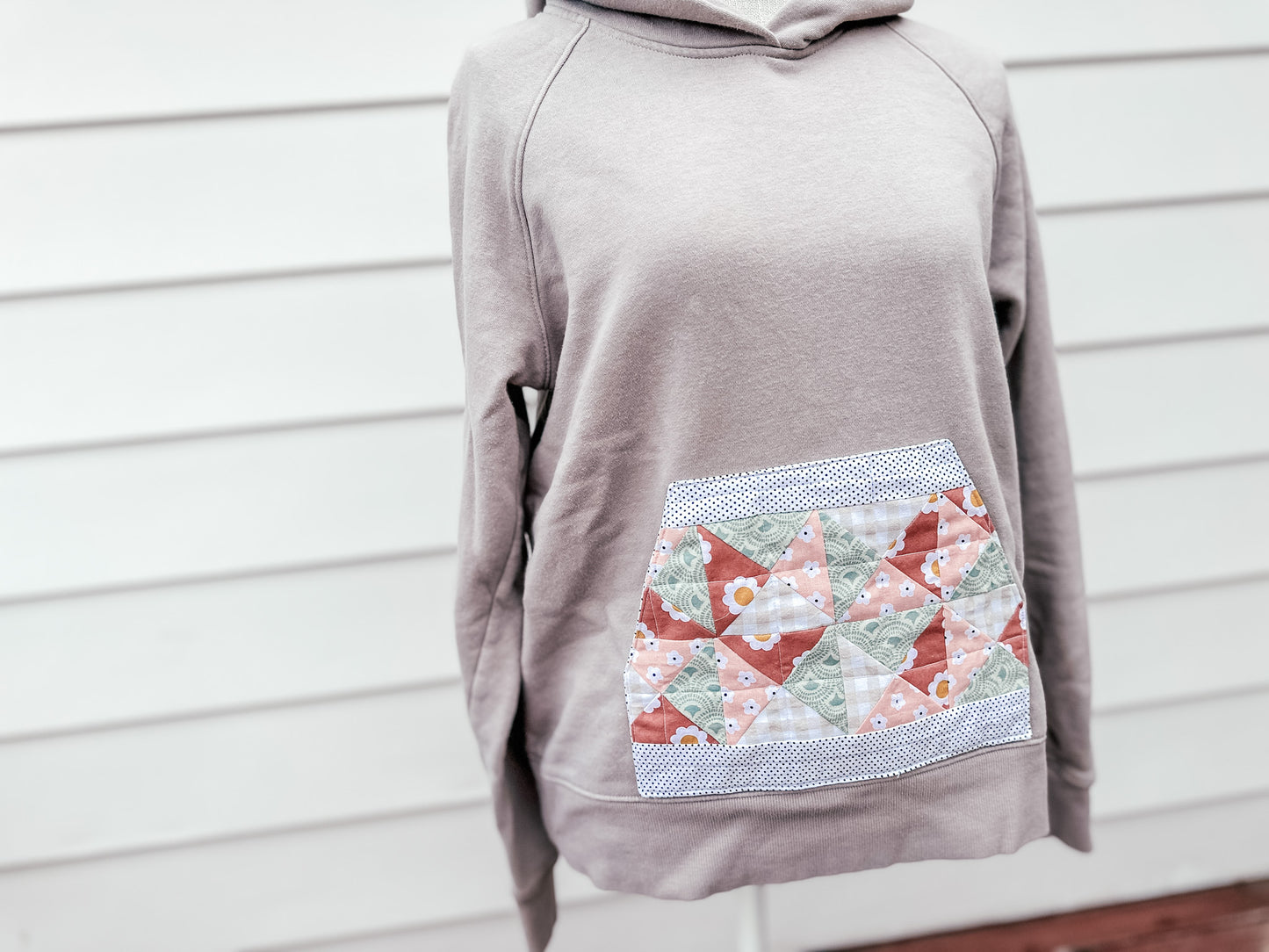 Hoodie Quilt Block Pocket Sweatshirt - Size Large