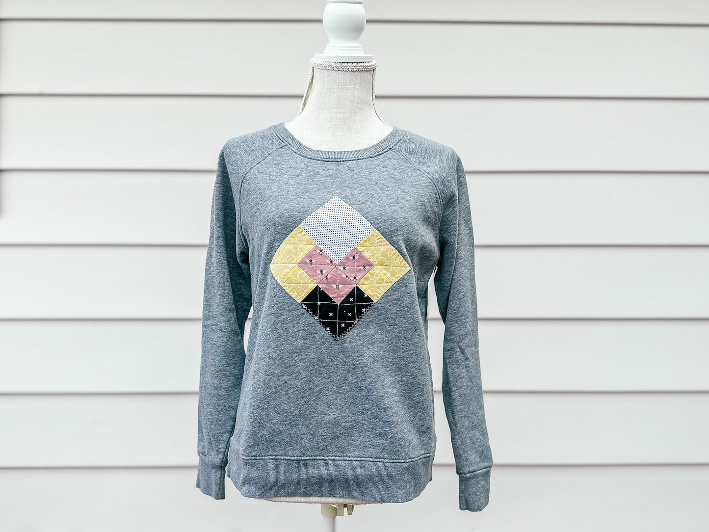 Bee Quilt Block Sweatshirt - Size Small